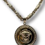 collana greca di Versace