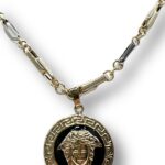 collana tubolare con Versace