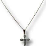 collana con croce con zirconi